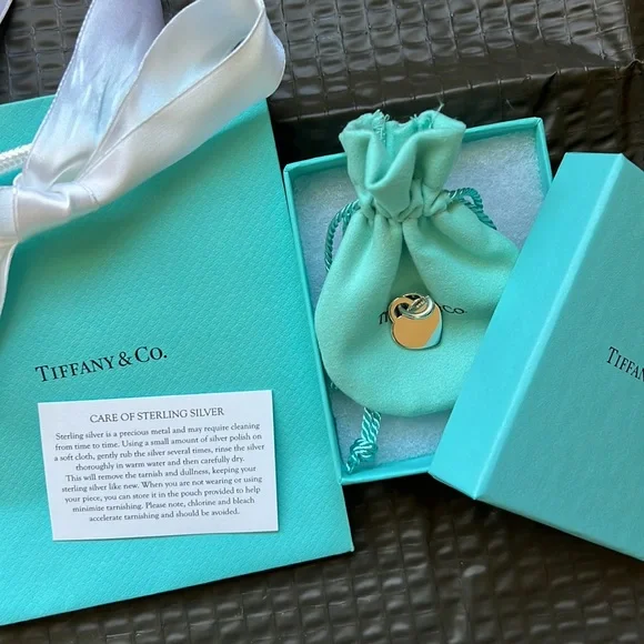 100% Authentic Tiffany&Co SS Charm with clasping ring - NEW - Picture 5 of 7